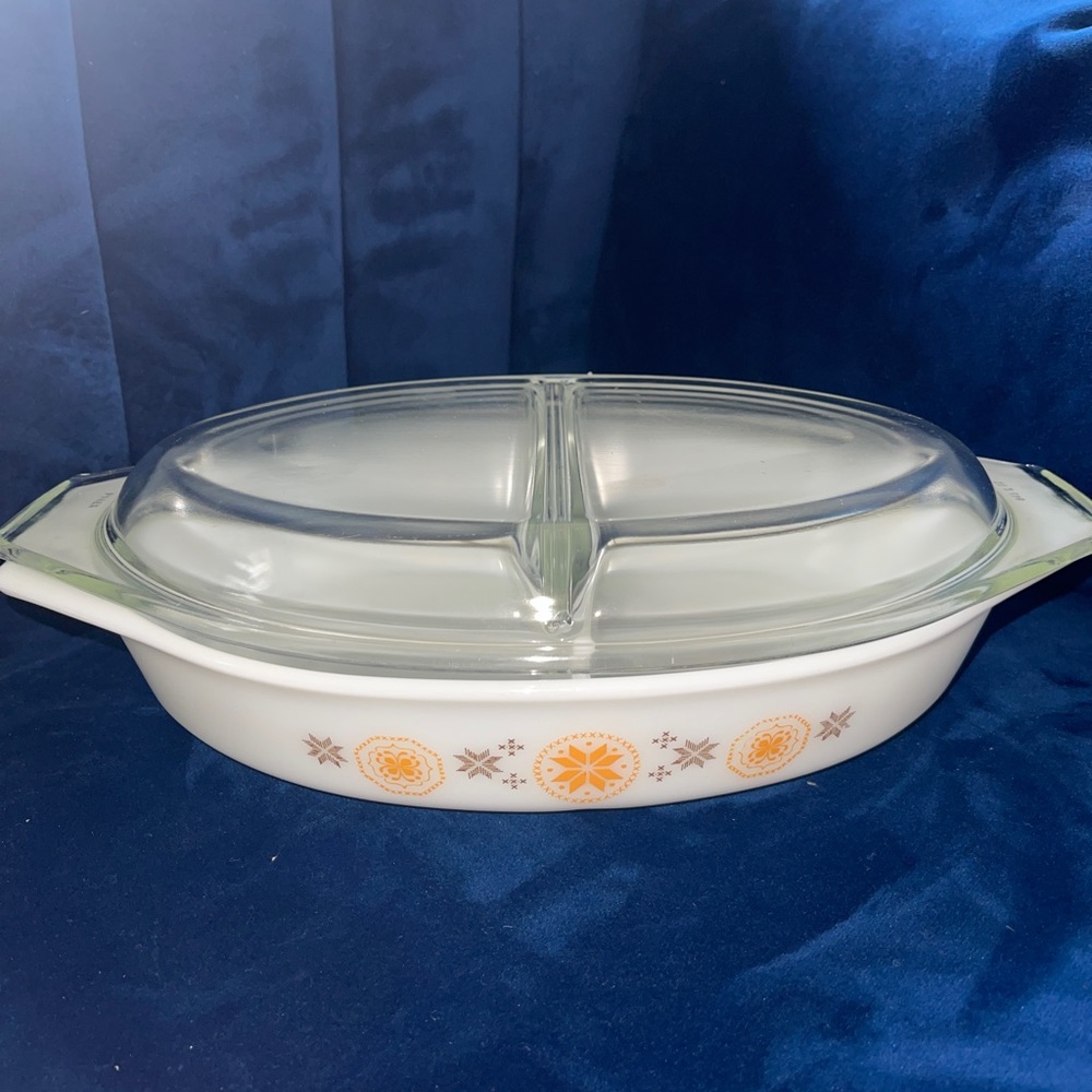 Pyrex Town Cinderella Country Divided Casserole Dish with lid